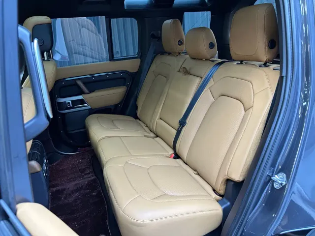 Land Rover Defender — Фото автомобиля 9
