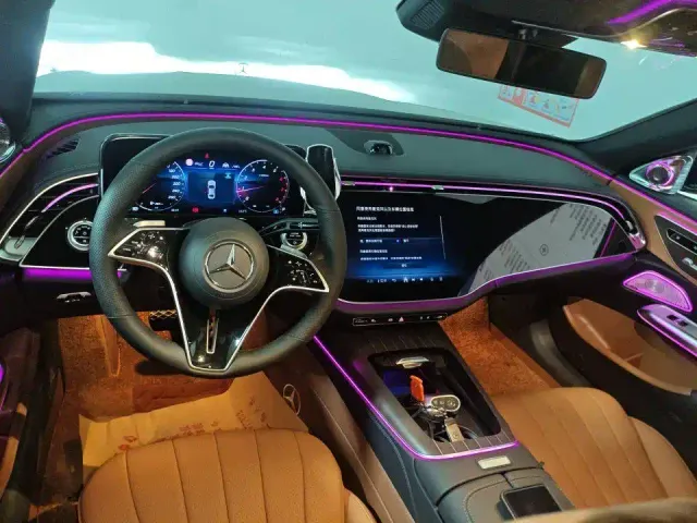 Mercedes-Benz E-Class — Фото автомобиля 4