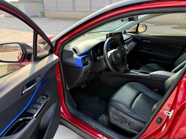 Toyota C-HR — Фото автомобиля 11