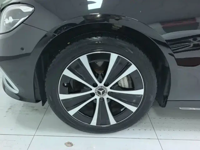 Mercedes-Benz E-Class — Фото автомобиля 22