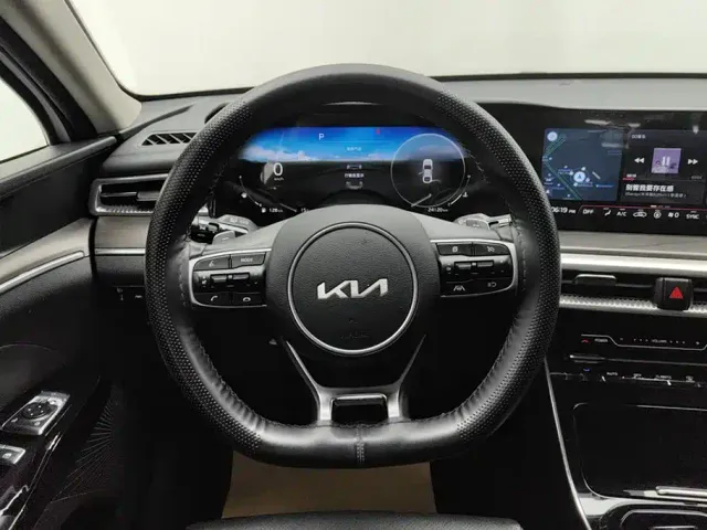 Kia K5 — Фото автомобиля 15