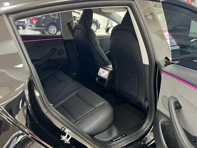 Tesla Model 3 — Фото автомобиля 12