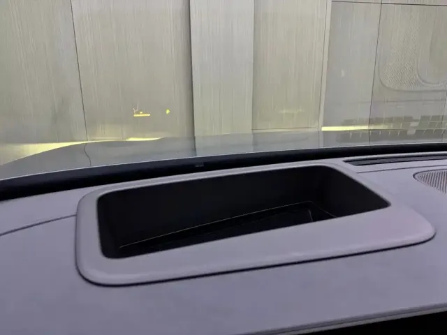 AITO Wenjie AITO M8 2025 Extended Range Ultra 53.4kWh 6-Seater — Фото автомобиля 16