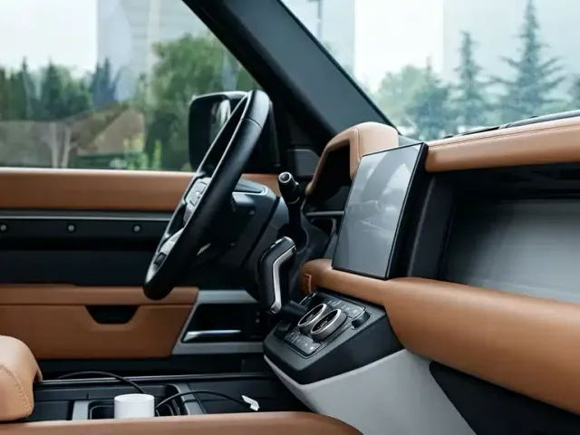 Land Rover Defender — Фото автомобиля 26