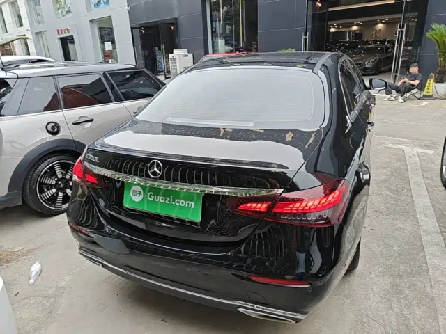 Mercedes-Benz E-Class — Фото автомобиля 5