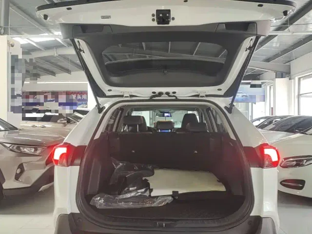 Toyota RAV4 — Фото автомобиля 18
