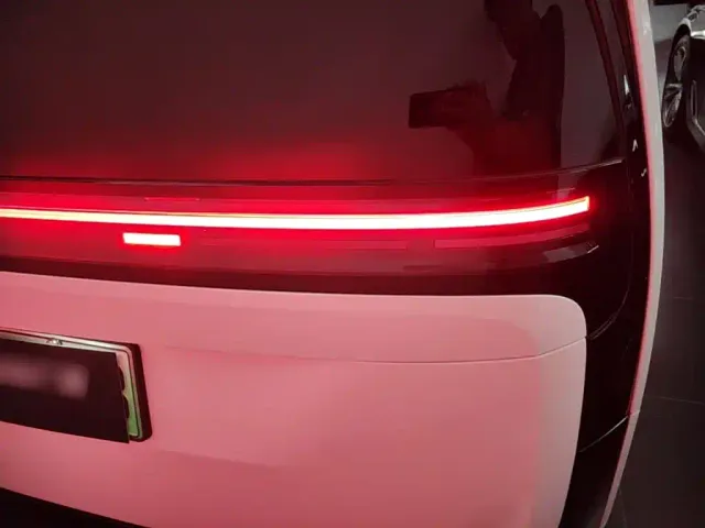 Li Auto MEGA — Фото автомобиля 23