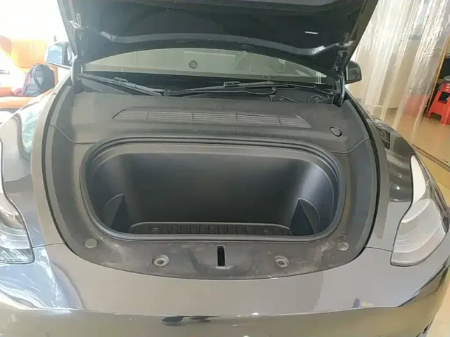 Tesla Model Y — Фото автомобиля 19
