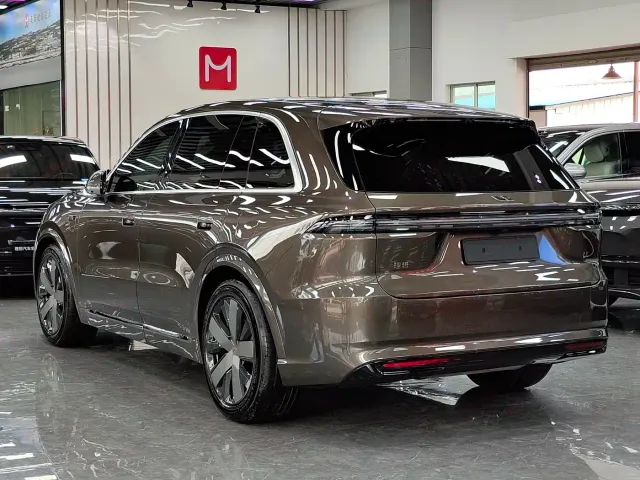 Li Auto L8 — Фото автомобиля 15