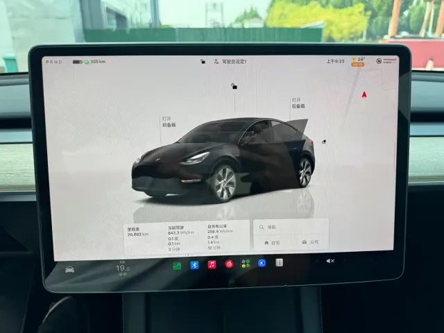 Tesla Model Y — Фото автомобиля 4