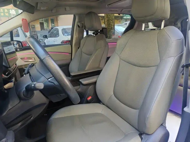 Toyota Granvia — Фото автомобиля 11