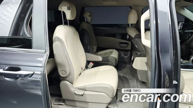 Kia Carnival Generation 4 — Фото автомобиля 11