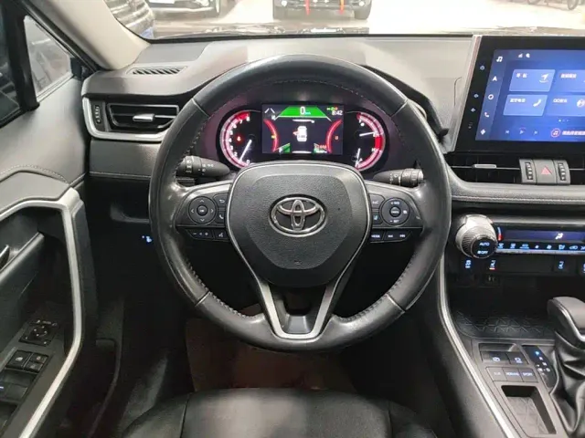 Toyota RAV4 — Фото автомобиля 10