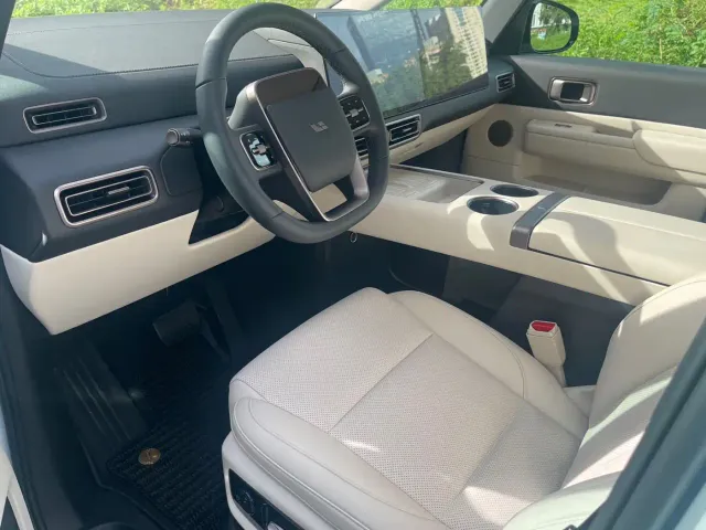 Li Auto MEGA — Фото автомобиля 6