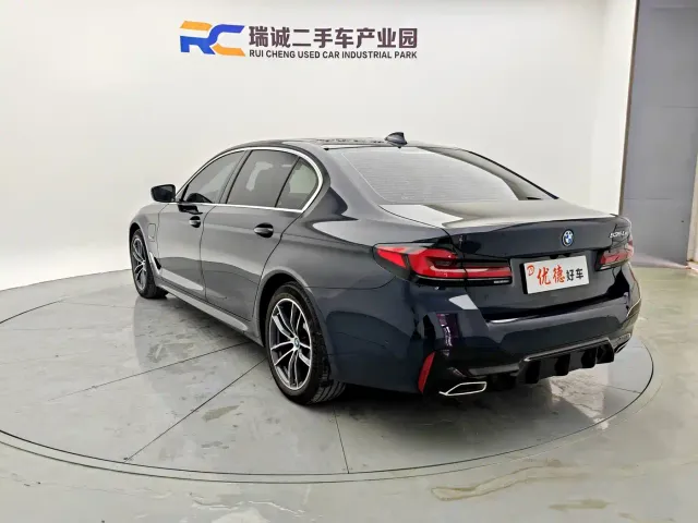 BMW 5 Series — Фото автомобиля 17