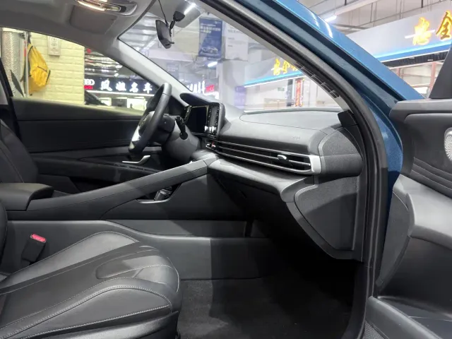 Hyundai Elantra — Фото автомобиля 16