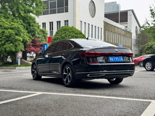 Volkswagen Passat — Фото автомобиля 3