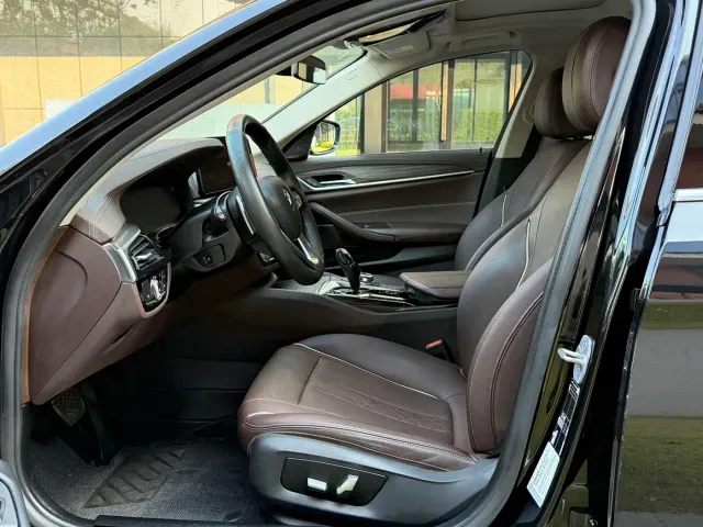 BMW 5 Series — Фото автомобиля 11