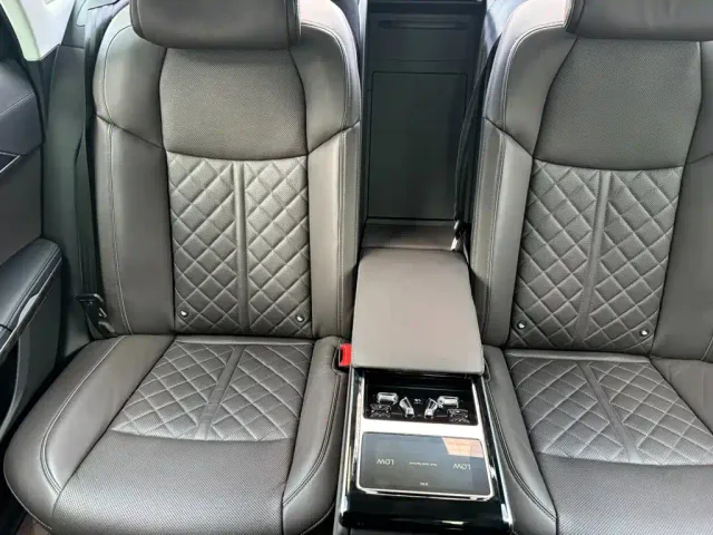 Audi A8 — Фото автомобиля 22