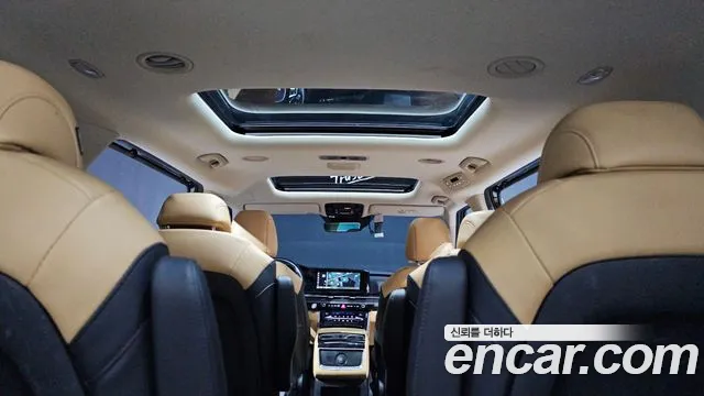 Kia Carnival Generation 4 — Фото автомобиля 24