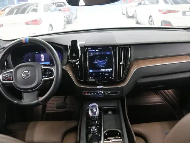 Volvo XC60 — Фото автомобиля 5