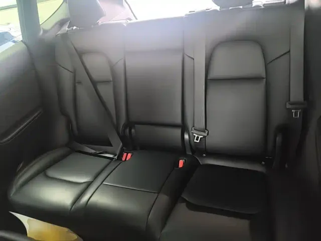 Tesla Model Y — Фото автомобиля 16