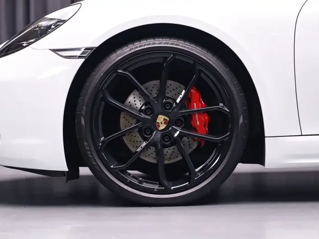 Porsche 718 — Фото автомобиля 6