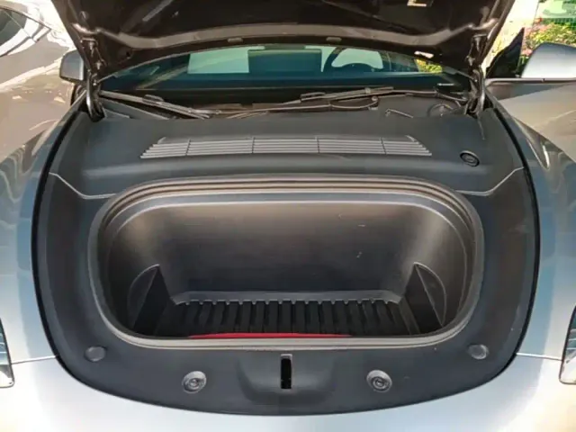 Tesla Model Y — Фото автомобиля 19