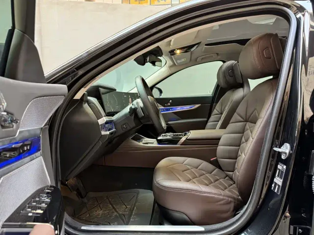 BMW 7 Series — Фото автомобиля 9