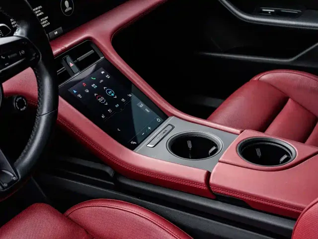 Porsche Taycan — Фото автомобиля 5
