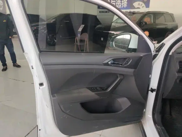 Volkswagen T-Cross — Фото автомобиля 7