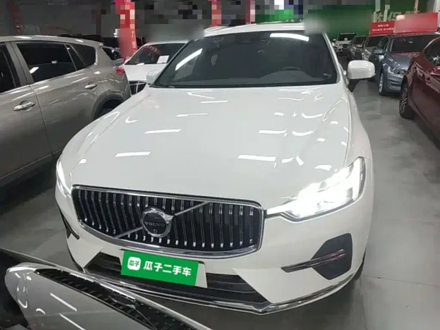 Volvo XC60 — Фото автомобиля 2