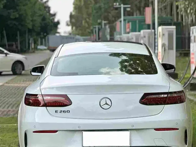 Mercedes-Benz E-Class — Фото автомобиля 9
