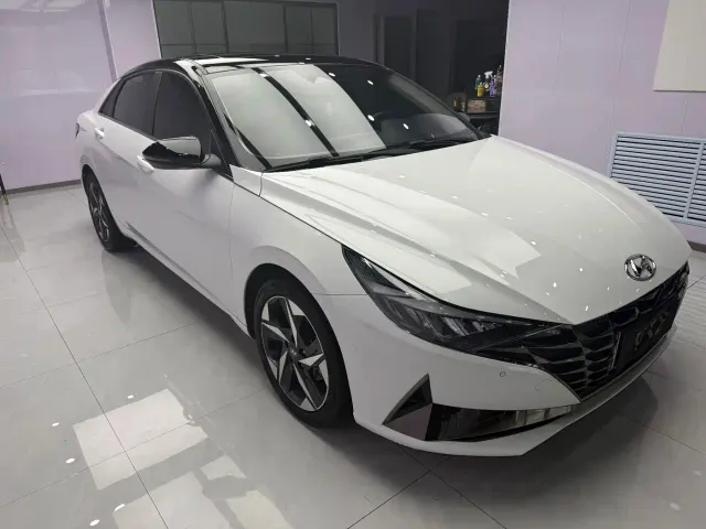 Hyundai Elantra — Фото автомобиля 5
