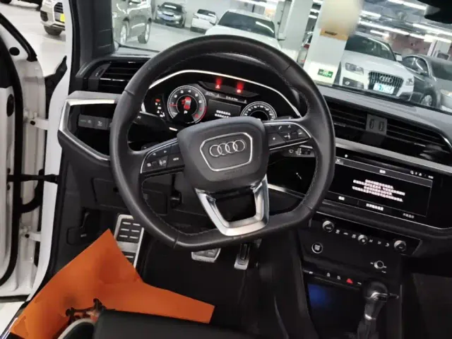 Audi Q3 — Фото автомобиля 10