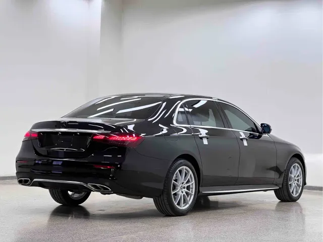 Mercedes-Benz E-Class — Фото автомобиля 27