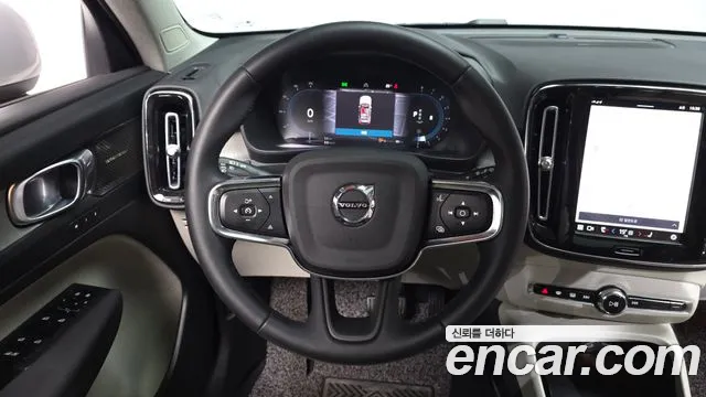 Volvo XC40 — Фото автомобиля 18