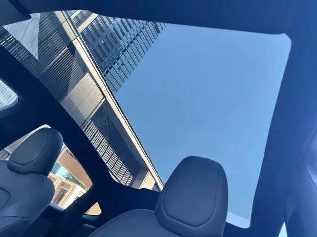 Tesla Model Y — Фото автомобиля 25