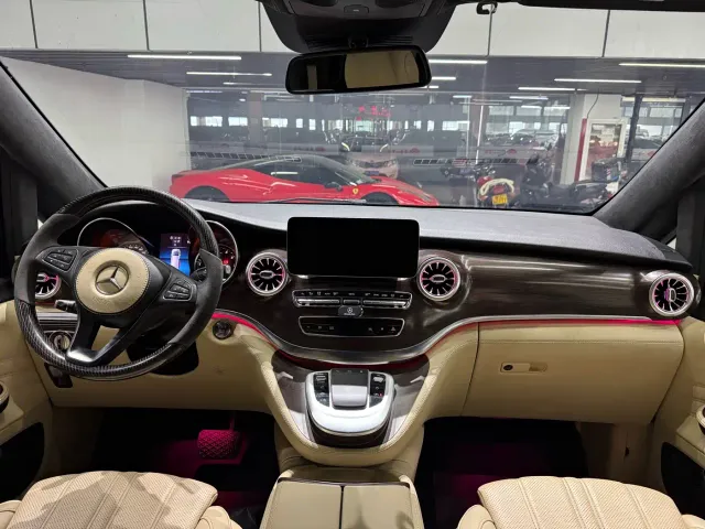 Mercedes-Benz V-Class — Фото автомобиля 12