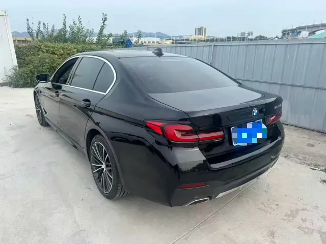 BMW 5 Series — Фото автомобиля 3