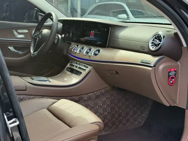 Mercedes-Benz E-Class — Фото автомобиля 7