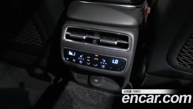 Genesis GV70 — Фото автомобиля 24