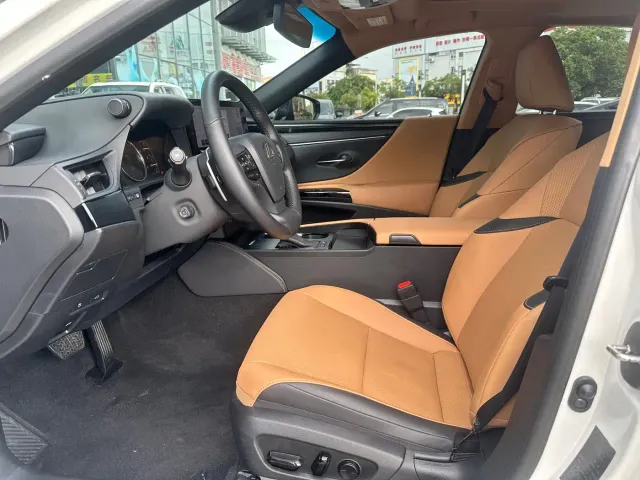 Lexus ES — Фото автомобиля 12