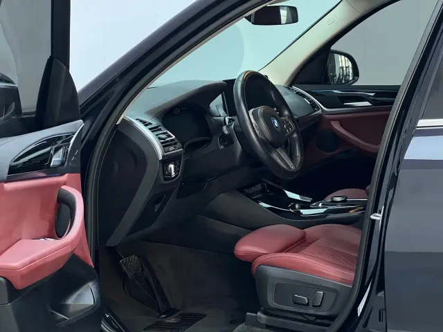 BMW iX3 — Фото автомобиля 8