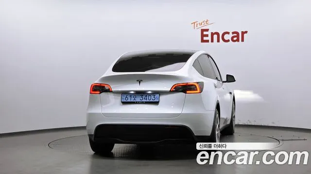 Tesla Model Y — Фото автомобиля 4