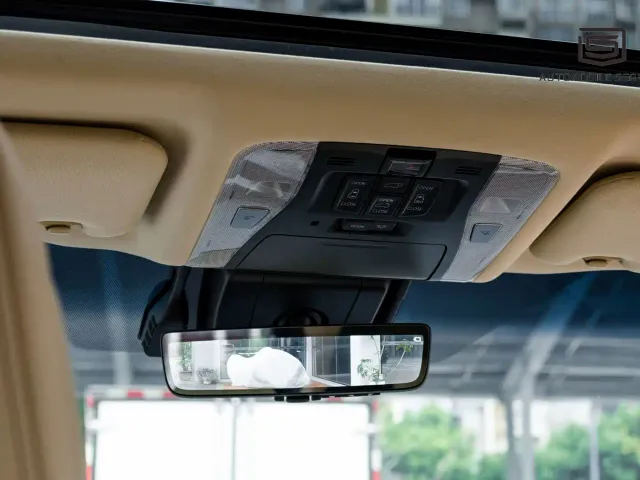 Toyota Alphard — Фото автомобиля 11