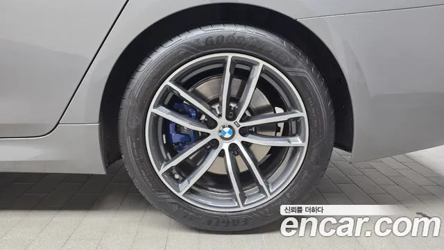 BMW 5-Series — Фото автомобиля 16