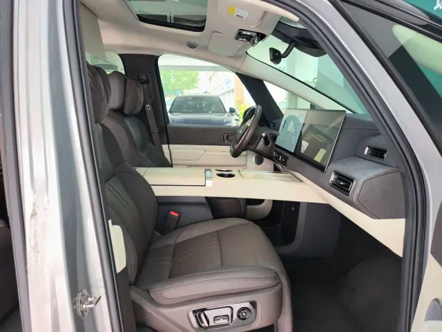 Li Auto MEGA — Фото автомобиля 15