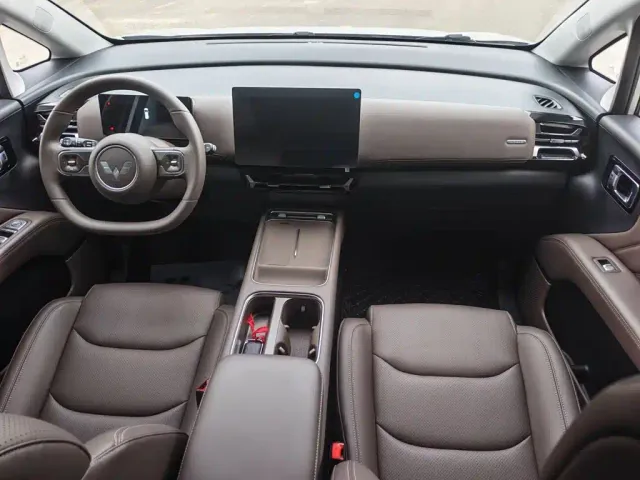 Wuling Starlight 730 — Фото автомобиля 9