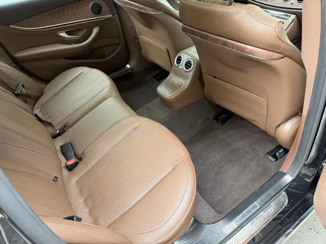 Mercedes-Benz E-Class — Фото автомобиля 17